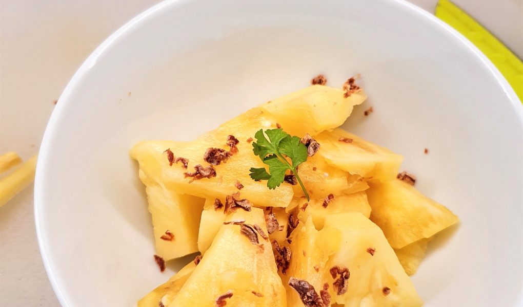 A bowl of freshly cut pin apple with garnishing