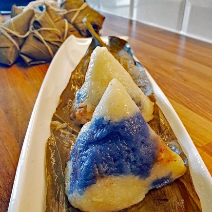 Nyonya Dumpling with blue pea flower colour
