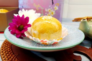 Shanghai moon cake served with tea.