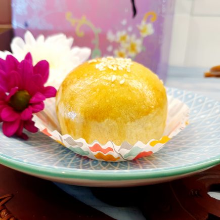 Shanghai moon cake served with tea.