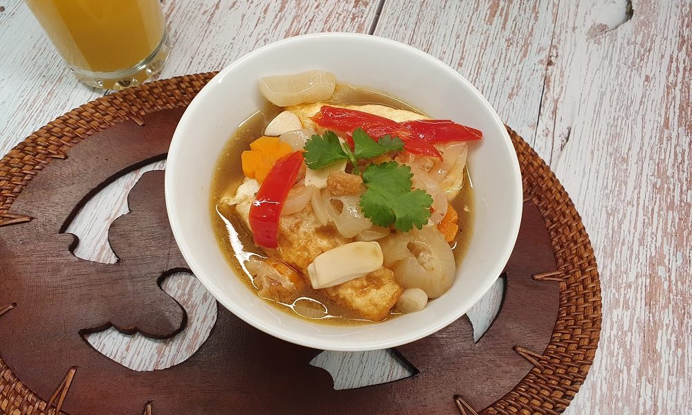 Eggs cooked in tamarind sauce