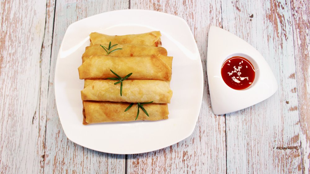 Freshly fried spring rolls served with sweet chillie sauce.